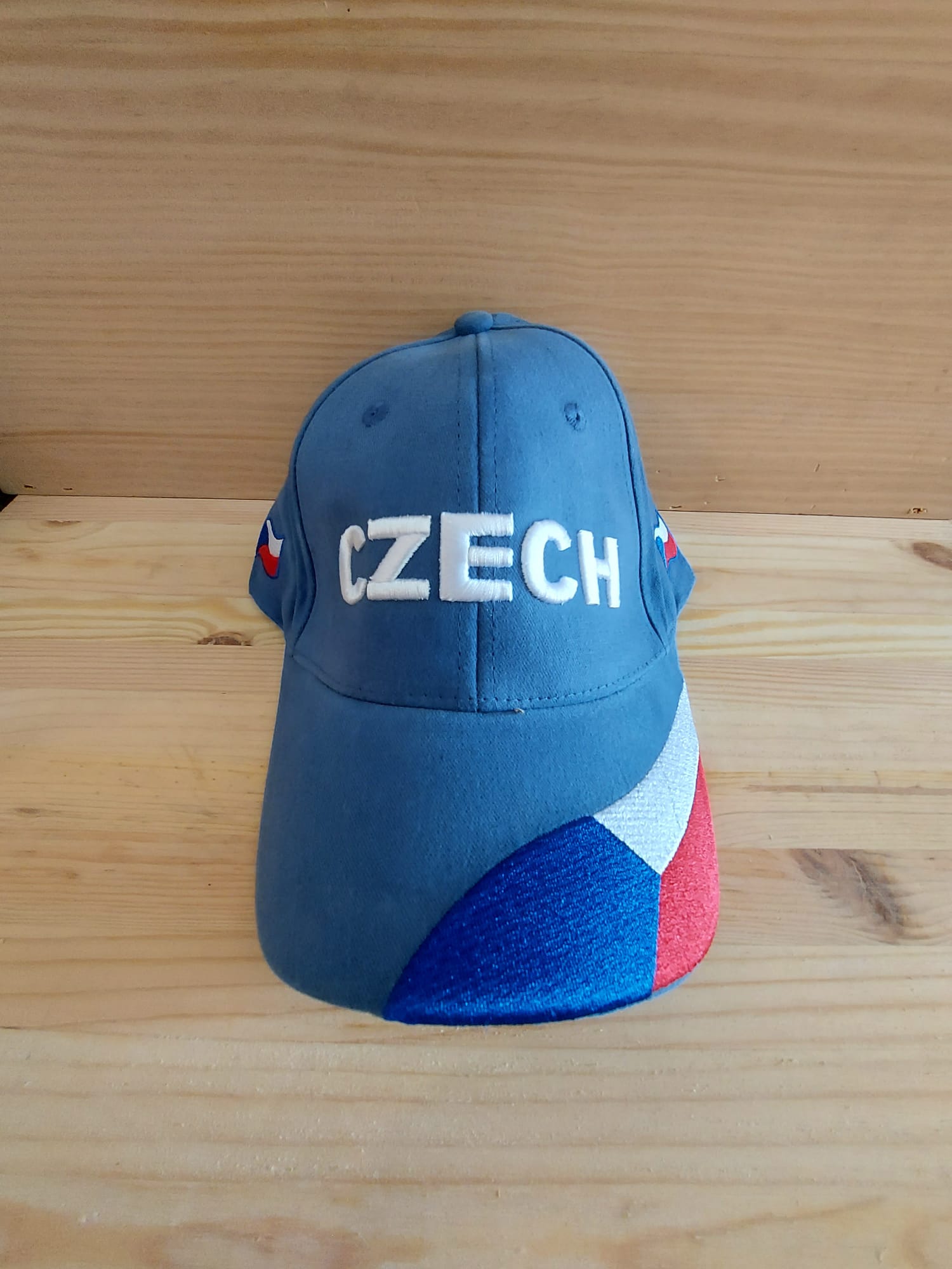 Capica Czech svetlo modra so zastavou